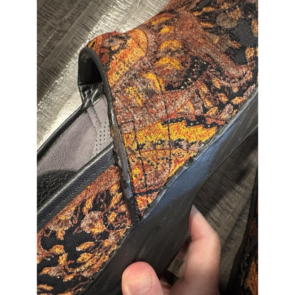 DANSKO Vegan Clogs Size 37 Red Shimmer Paisley Tapestry Velvet  Women's 6.5 US - Picture 6 of 8